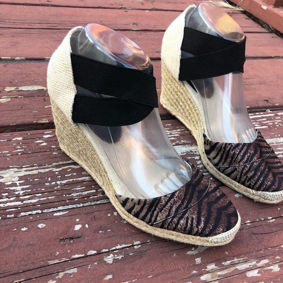Adrienne Vittadini Animal  Print Women’s Summer Wedges Sandals - Picture 1 of 8